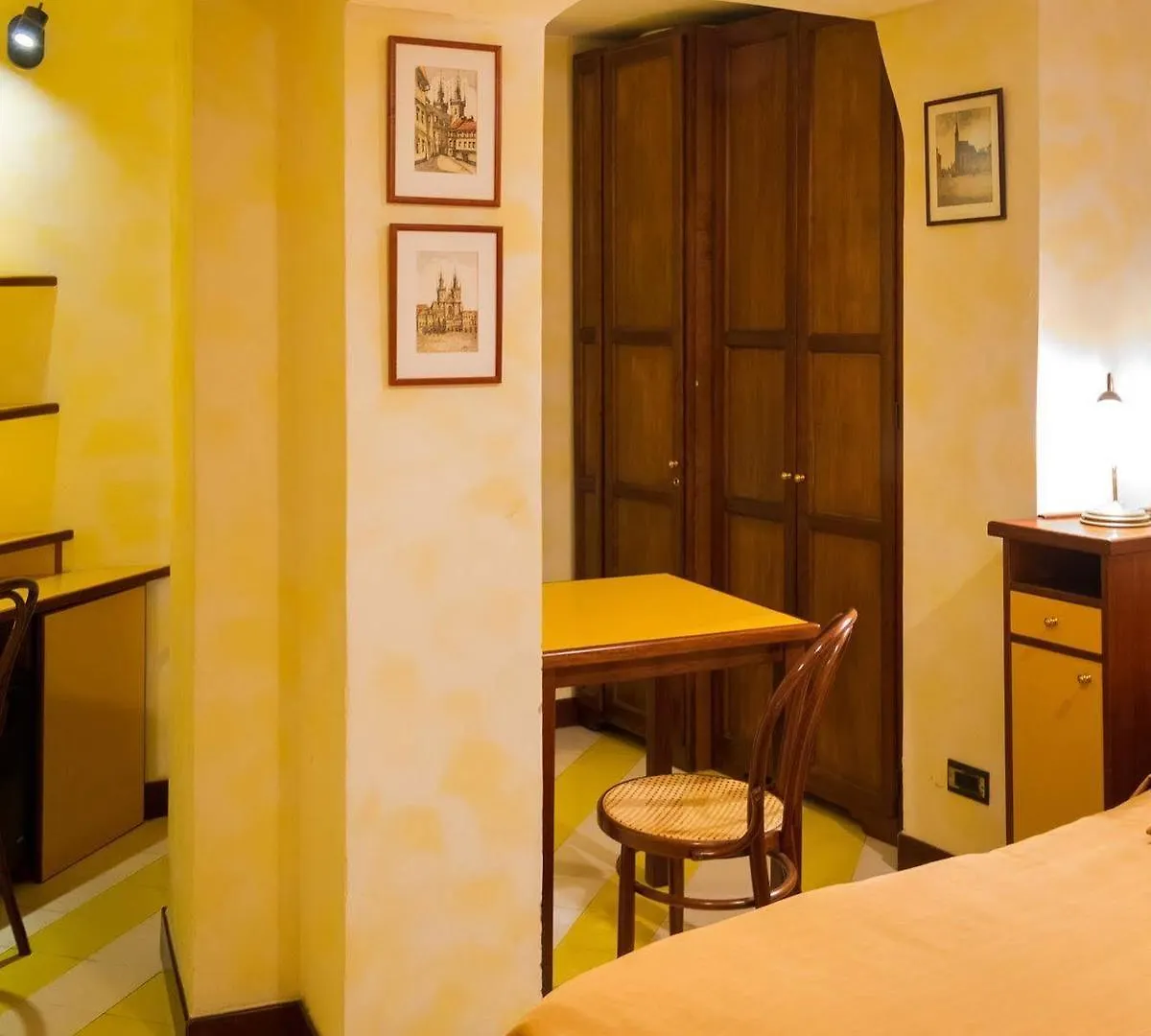 Residence Tynska Prague Apartment